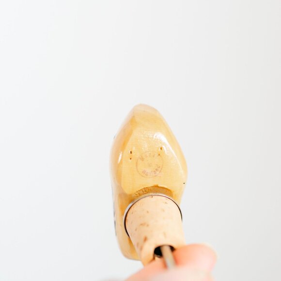 Pair Of Hand-Painted Dutch Wooden Shoe Bottle Stoppers Pourer Vintage Set of 2 - Picture 3 of 9